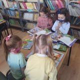 wizyta-dzieci-w-bibliotece